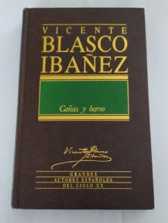 Cañas y barro.