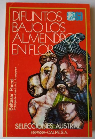 Difuntos bajo los almendros en flor.