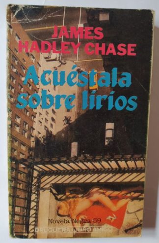 Acuéstala sobre lirios.