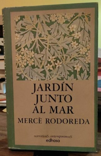 Jardín junto al mar