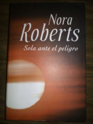 Sola ante el peligro